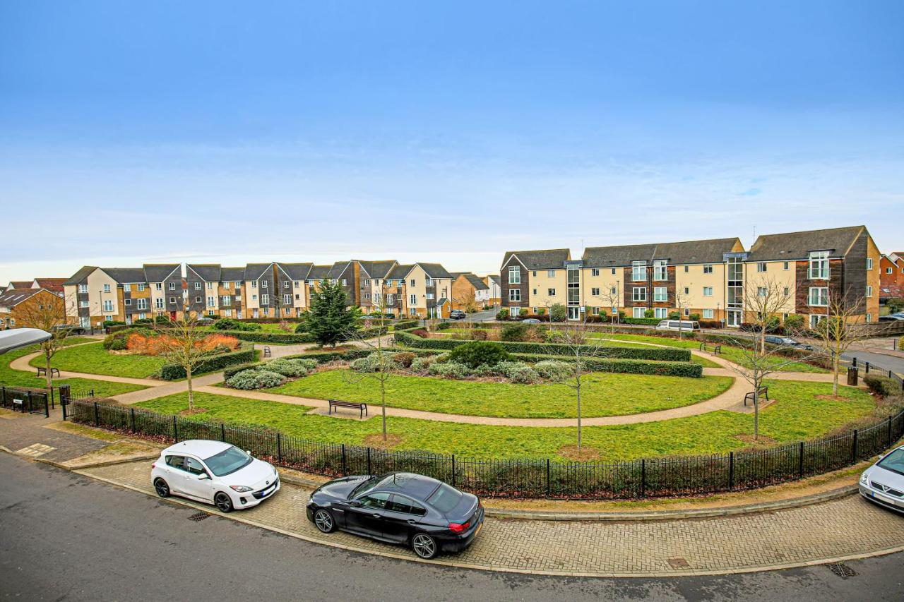 Stylish Apartment With Balcony, Free Parking, Fast Wifi And Smart Tv With Sky And Netflix By Yoko Property Milton Keynes Bagian luar foto